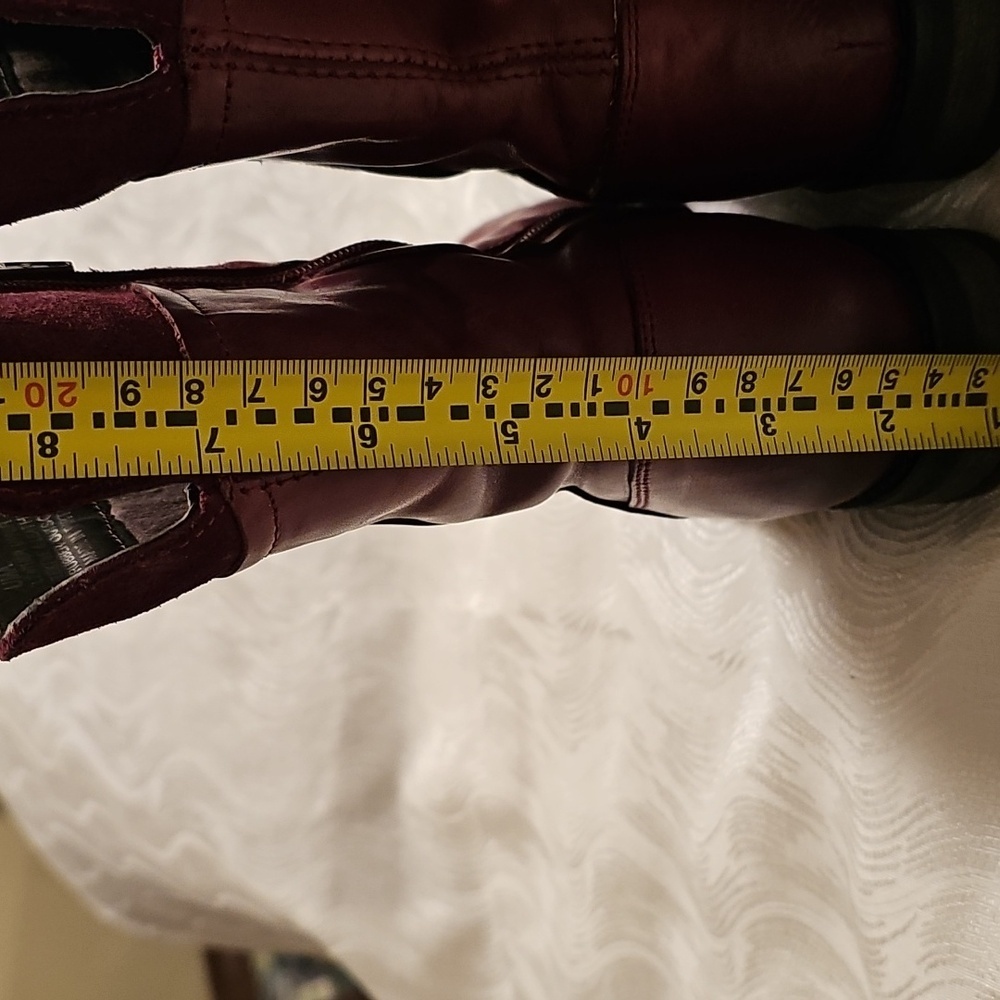 Umberto Raffini Red Heeled Boots with Polished Leather and Classic Design - Picture 11 of 12